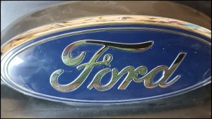 Ford Kuga 2 передняя решетка радиатора