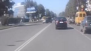 ребёнка чуть не сбила машина...!!!