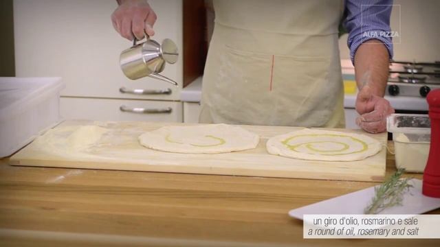 Традиционный итальянский хлеб Фокачча. Хлеб в печи