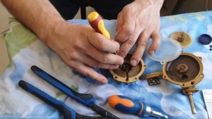 УСТРАНЯЕМ ТЕЧЬ ГАЗОВОЙ КОЛОНКИ. РЕМОНТ ВОДЯНОЙ ЧАСТИ НЕВА 4510