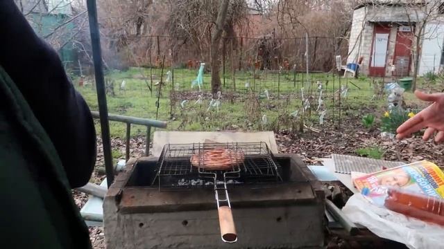 VLOG На даче разгребли беседку. Как я познакомилась с Хатуной смотреть онлайн