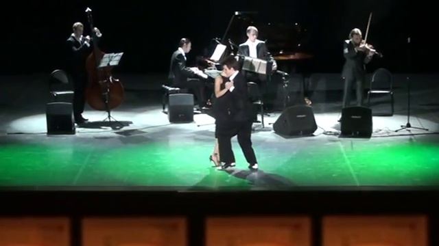 Pavel Bogdan y Maria Pochukaeva. Solo tango orquesta. A las cinco en la Giralda.Kaluga 5.12.11 смотреть онлайн