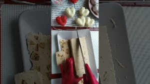 МК Птичка 4.
Декорируем суфле, темперированным шоколадом, вафельной крошкой,сублимированными ягодами