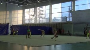 Групповое упражнение с 5 мячами