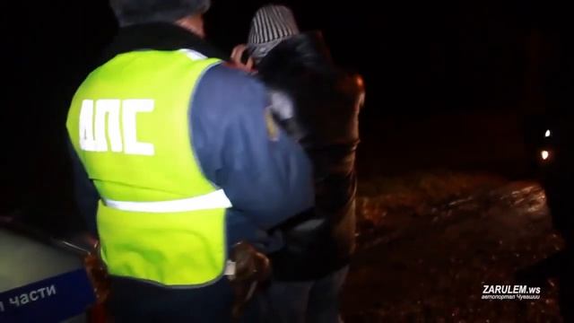 ZaRulem.ws: Водитель Land Cruiser'а пытался уйти от погони смотреть онлайн