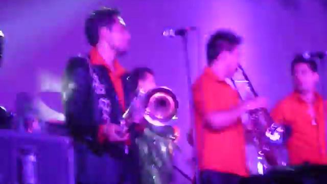 BANDA PEQUEÑOS MUSICAL NIÑA LINDA BAILANDO ME ENAMORE RODEO SANTA FE 13 01 12 смотреть онлайн