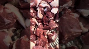 Как правильно разделать мясо на шашлык , стейк 🥩 баранина #алматы #шашлык