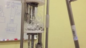 Медленно колпачки.