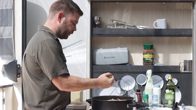 Remoska portable mini-oven Reviewed by CaravanSA смотреть онлайн