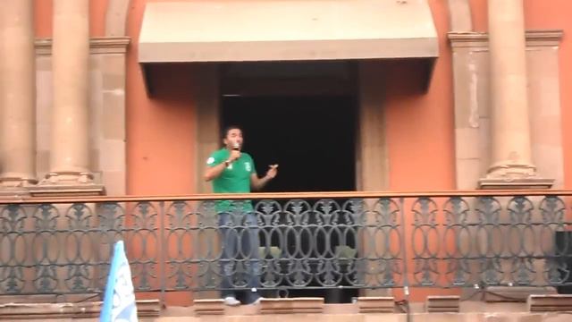 GUSTAVO MATOSAS EN LA ZONA PEATONAL DE LEON смотреть онлайн