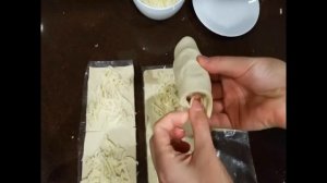 Сосиски  в слоеном тесте  с сыром и  беконом .Быстро и вкусно .