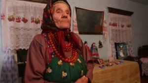 Бабушка читает молитву под бит (Гио Пика. Фонтанчик с дельфином).
