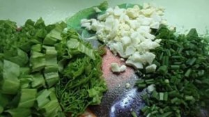 ОГОРОДНАЯ КУЛИНАРИЯ ОЛЬГИ ЧЕРНОВОЙ. Весенний салат из листьев салата с яйцом и зеленым луком