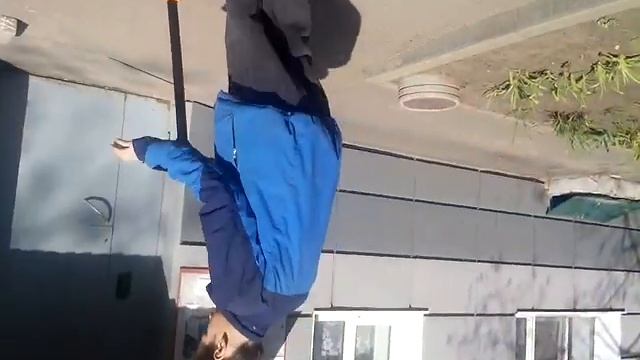 Учимся трюкам на самокате смотреть онлайн