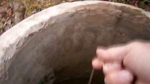 Оригинальный трал поможет достать упавший в колодец мелкий предмет.