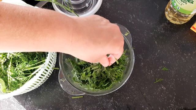 Соус из морковной ботвы. Очень необычный соус