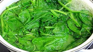 Шпинат с яйцом