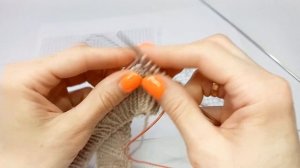 Джемпер регланом сверху с теневым узором на рукаве и интересным оформление горловины/ Ч 1