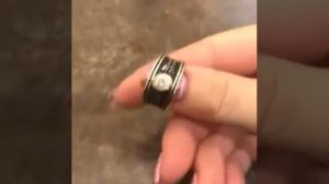 Оригинальное мужское золотое кольцо с черными бриллиантами