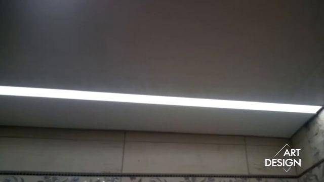 Натяжной потолок в ванной со световыми линиями в Стерлитамаке.