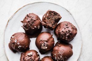 Домашняя еда. КОНФЕТЫ С КУРАГОЙ  И ЧЕРНОСЛИВОМ. Вкуснооооо!