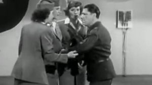 1942 Andrews Sisters - Don't Sit Under the Apple Tree