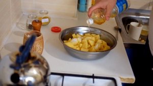 Курица на бутылке с картошкой. Очень простой рецепт / Chicken on a bottle with potatoes