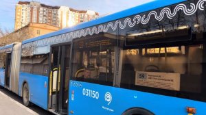 Автобус ЛиАЗ-6213.65 следует по маршруту 59 ”Карачарово - м. Электрозаводская - Карачарово”