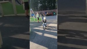 VLOG. Артём научился кататься на трёх колёсном велосипеде.