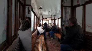 Поездка на фуникулере Лавра в Лиссабоне
