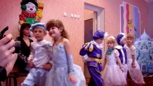 Детский сад №93 - Новогодний утренник. Танец принцев и принцесс.