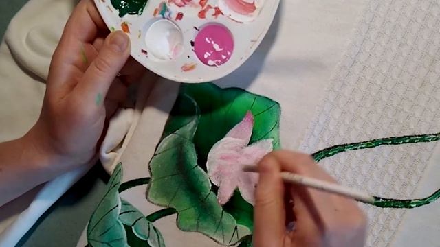 Как нарисовать кувшинку и рыбку акриловыми красками на одежде. Как закрасить пятна на одежде смотреть онлайн