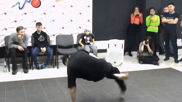 Судейский выход на Шагай в Бит 4(Judge set on Step in Beat 4) Проект 7.1 брейкданс B Boy Andy смотреть онлайн