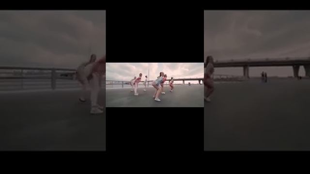 Много девушек танцует под классную музыку Dace #shorts #dance #шортс #шортсы