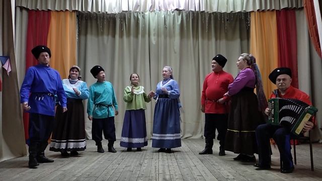 Казачий ансамбль "Вечоры". Плясовая песня донских казаков "При долинушке".