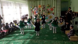 Танец "Ромашки"  в детском саду