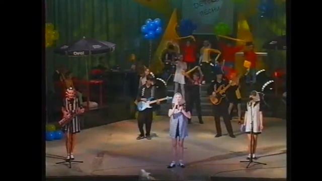 "Куда бежишь, тропинка милая" - ВИА Аленушка смотреть онлайн