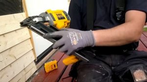 Nailer DeWalt DCN692. Nail remove. Удаление застрявшего гвоздя.