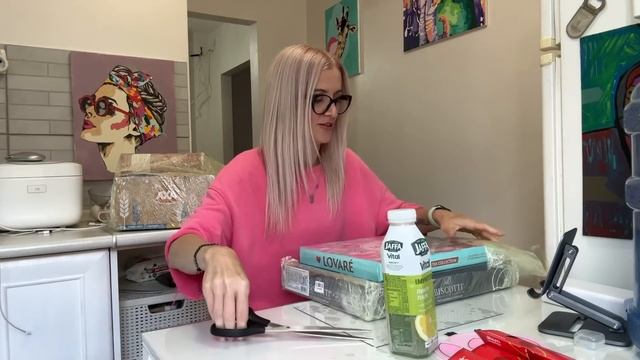 День сюрпризов. Забрала у Вики деньги. Требую воду. Попрошайка. vlog 09.08.23 смотреть онлайн