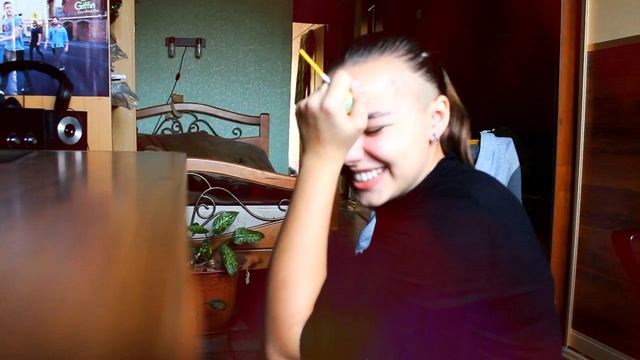 ВЫБИЛИ ЗУБЫ | Chupa-Chups Challenge \ Поймай ртом | Second Lite смотреть онлайн