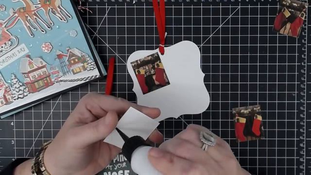Adding Photos to a Mini Album Christmas Addition смотреть онлайн
