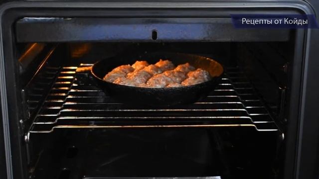 Беру куриный фарш и готовлю из него вкуснейшее блюдо. Куриные шарики со сливочной заливкой