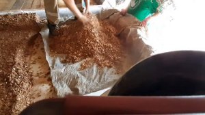 Утеплили потолок в бане опилом и глиной