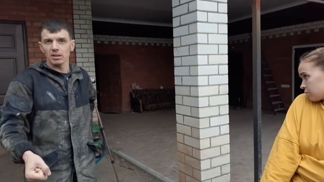 ВЛОГ: Обзор дома Виталика и Ангелины/ Где будет "Уматная сауна"/ Помогаю другу заливать отмостку