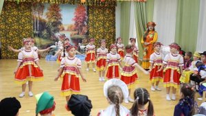 Танец Матрешки выступление на осеннем празднике
