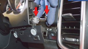 Porsche Cayenne 958 Instrument Gauge Cluster Removal (2011-2019)
