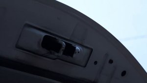 Установка отбойника капота на Nissan Note