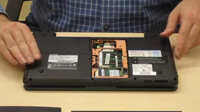 Toshiba U400 Series: Memory Replacement
