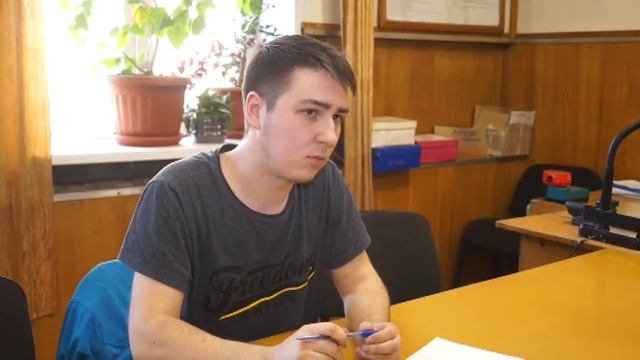 Выпускник-электрик СМТ успешно сдал экзамен на Надеждинском метзаводе смотреть онлайн