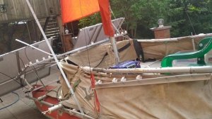 электрическая составляющая гибридного катамарана на солнечных панелях.